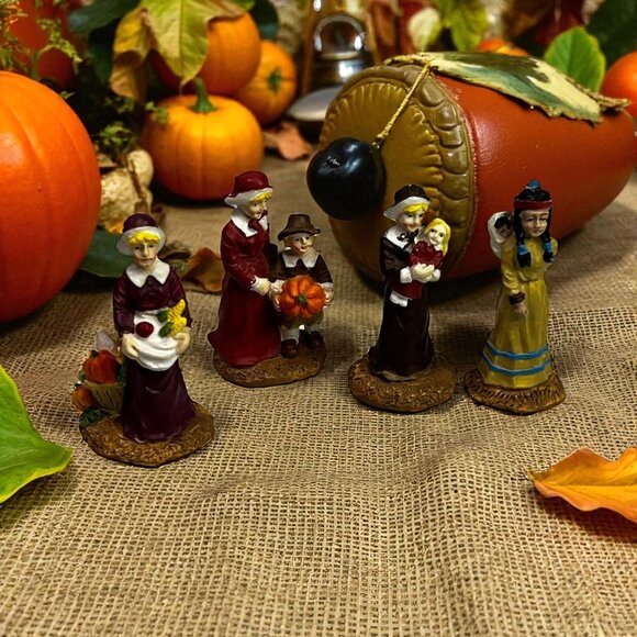 Thanksgiving Pilgrim 4 Piece Resin Figurine Set - Picture 1 of 8